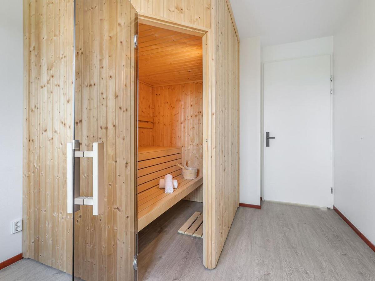 Luxury 4-Person Residence In The Holiday Park Landal Esonstad Anjum Zewnętrze zdjęcie